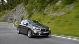 BMW 225i Active Tourer (2014) - widok z przodu