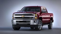 Chevrolet Silverado HD 2015 - przód - reflektory włączone
