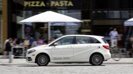 Mercedes klasy B Electric Drive (2014) - wersja europejska - lewy bok