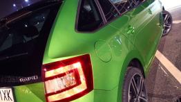 Skoda Rapid II Spaceback 1.4 TSI - galeria redakcyjna - prawy tylny reflektor - włączony