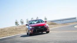 Toyota Camry Facelifting XSE (2015) - widok z przodu