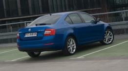 Skoda Octavia III Liftback 2.0 TDI - galeria redakcyjna - widok z tyłu