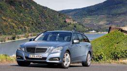 Mercedes E 350 CDI 4MATIC W212 kombi - widok z przodu