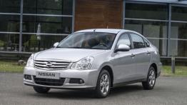 Nissan Almera 2013 - widok z przodu