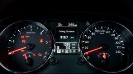 Nissan Qashqai + 2 2010 - deska rozdzielcza
