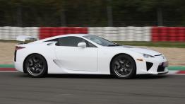 Lexus LFA - prawy bok