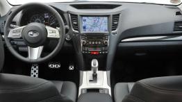Subaru Legacy Kombi 2010 - pełny panel przedni