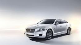 Jaguar XJ Ultimate - widok z przodu