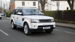 Land Rover Range_e plug-in hybrid - przód - reflektory włączone