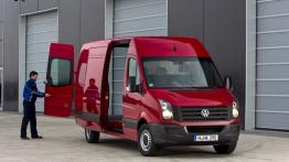 Volkswagen Crafter Kombi - przód - reflektory włączone