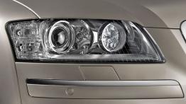 Audi A8 2007 - prawy przedni reflektor - wyłączony