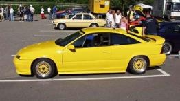 Opel Calibra - lewy bok