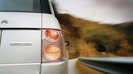 Land Rover Range Rover 2006 - prawy tylny reflektor - włączony