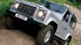 Land Rover Defender 2007 - widok z przodu