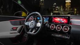 Ponad 300 KM w małym coupe Mercedesa