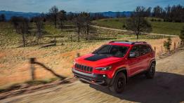 Odświeżony Jeep Cherokee z nowym silnikiem