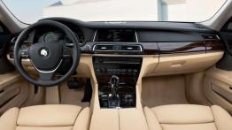 BMW planuje bazowy model 720i dla oszczędnych