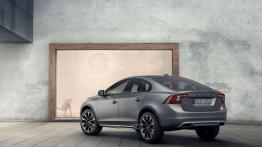 Volvo S60 Cross Country - sedanem w teren?