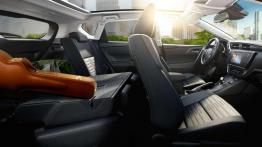 Odświeżona Toyota Auris wjeżdża do polskich salonów