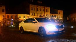 Skoda Superb za prawie 200 tys. zł! Plusy i minusy wersji "full wypas" 