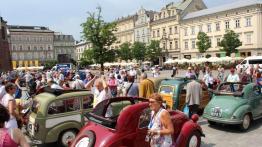 &quot;Myszy&quot; na krakowskim Rynku, czyli Topolino Autoclub Italia w Polsce - Fiat 500