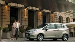 Ford B-MAX - niewielki rodzinny spryciarz