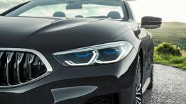 BMW seria 8 Cabrio - lewy przedni reflektor - w??czony