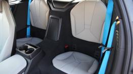 BMW i8 362KM - galeria redakcyjna (2) - tylna kanapa