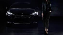 DS 5 Facelifting (2015) - przód - reflektory włączone