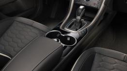 Ford Vignale Mondeo Kombi (2015) - tunel środkowy między fotelami