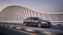 Jaguar XF II 2.0d R-Sport (2016) - prawy bok