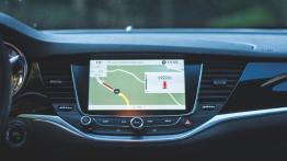 Opel Astra K 1.4 Turbo 150 KM - galeria redakcyjna - konsola środkowa