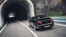 Jaguar XJ R Sport (X351 Facelifting) 2016 - widok z tyłu