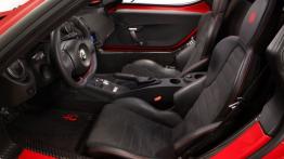 Alfa Romeo 4C Launch Edition (2013) - widok ogólny wnętrza z przodu