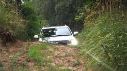 Toyota Land Cruiser V8 Terenowy Facelifting 4.6 VVT-i 318KM - galeria redakcyjna - widok z przodu