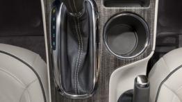Chevrolet Malibu Facelifting (2014) - tunel środkowy między fotelami
