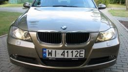 BMW Seria 3 E90 Sedan 318i - galeria redakcyjna - widok z przodu