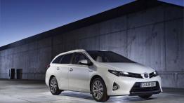 Toyota Auris II Hybrid Touring Sports (2013) - widok z przodu