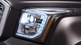 GMC Yukon Denali 2015 - lewy przedni reflektor - włączony
