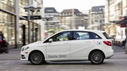 Mercedes klasy B Electric Drive (2014) - wersja europejska - lewy bok