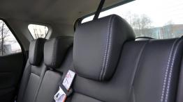 Suzuki SX4 S-cross 1.6 VVT 120KM - galeria redakcyjna - zagłówki na tylnych fotelach