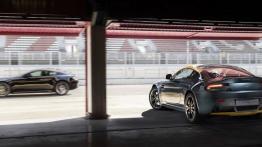 Aston Martin V8 Vantage N430 (2014) - widok z tyłu