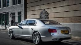 Bentley Flying Spur V8 (2014) - widok z tyłu
