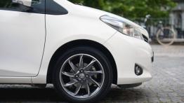 Toyota Yaris Trend - prawe przednie nadkole