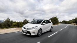 Toyota Verso Facelifting - widok z przodu