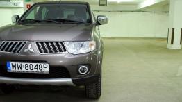 Mitsubishi L200 IV Double Cab 2.5 HP DOHC 178KM - galeria redakcyjna - przód - inne ujęcie