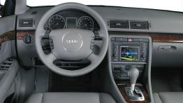 Audi A4 2001 - kokpit