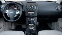 Nissan Qashqai + 2 2010 - pełny panel przedni