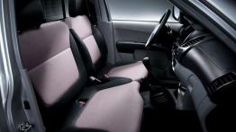 Mitsubishi L200 IV - widok ogólny wnętrza z przodu