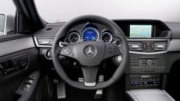 Mercedes Klasa E W212 AMG - kokpit